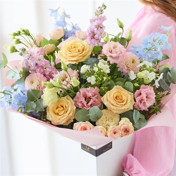 Grand pastel hand tied